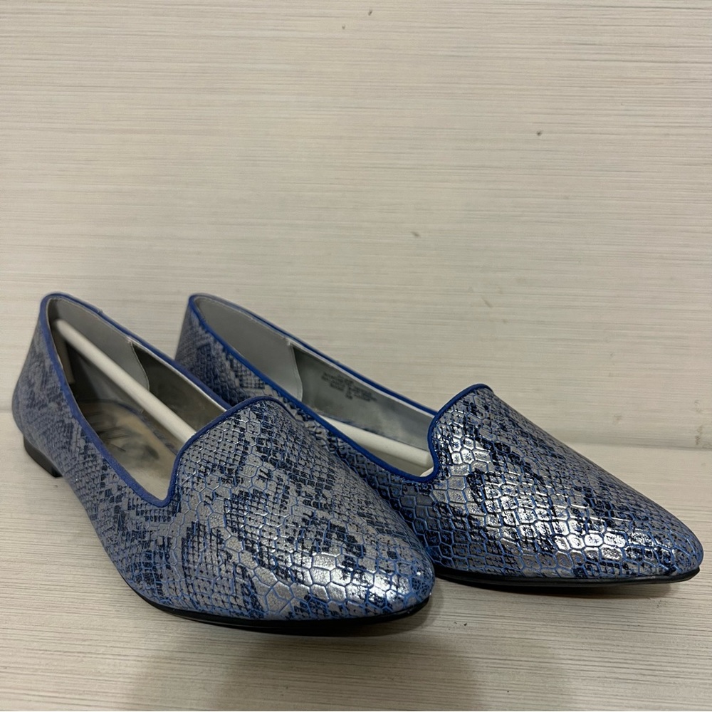 Nicole Miller silver blue snakeskin flats